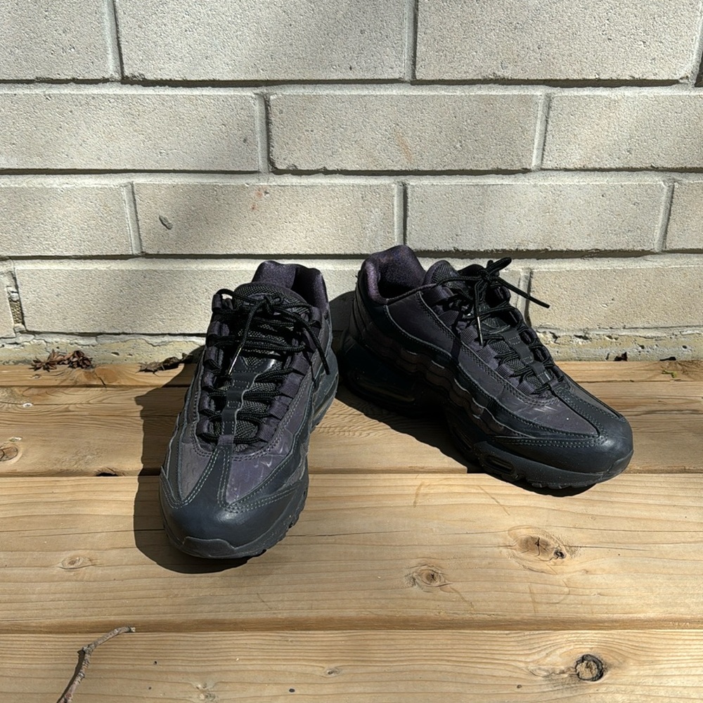 Women’s Air Max 95 - purple and black